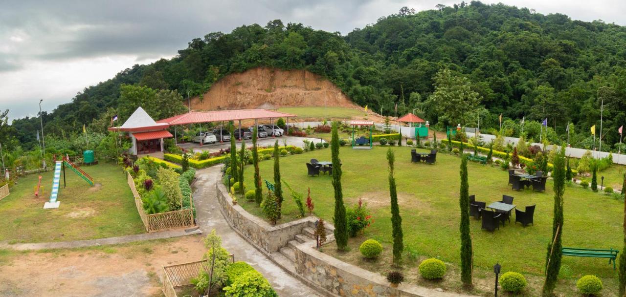 La Vue Resort Kāziranga Екстериор снимка